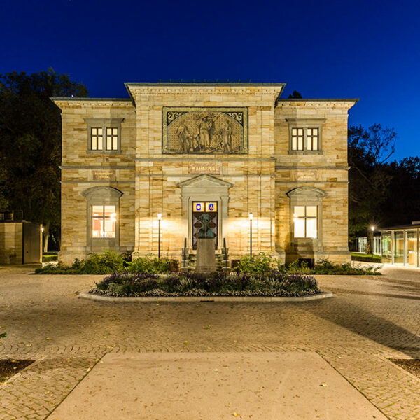 Foto: Haus Wahnfried, Vorderseite, bei Nacht