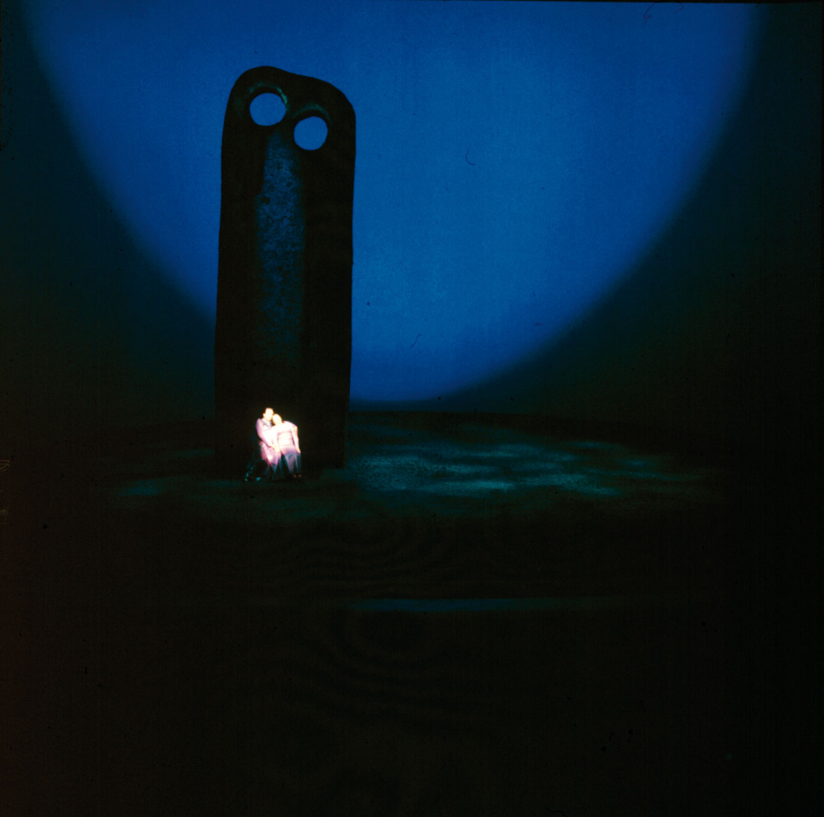 Foto: Szene aus „Tristan und Isolde”, Inszenierung von Wieland Wagner, 1962