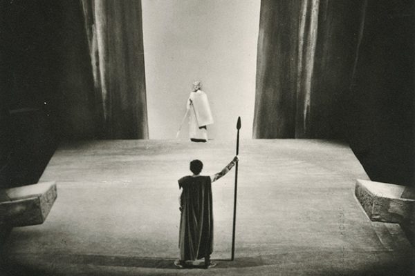 Foto der Inszenierung von „Siegfried" von Wieland Wagner, 1952