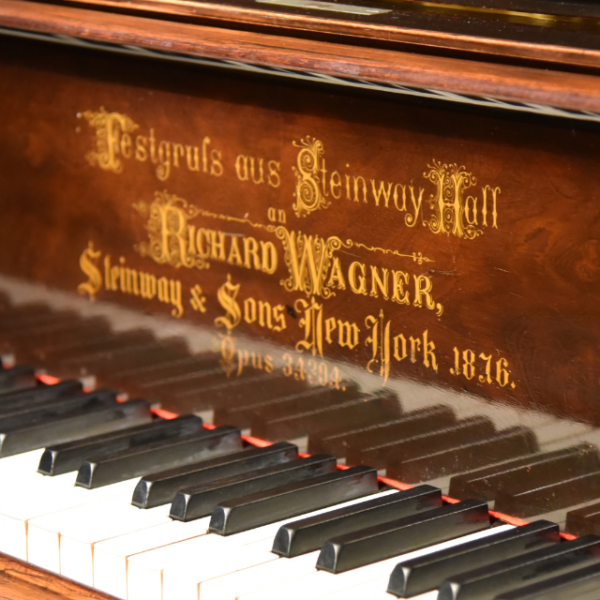 Beitragsbild zum Klavierfestival „Les amateurs virtuoses“ in Bayreuth mit Steinway Piano in Haus Wahnfried