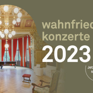 Imagebild zu den Wahnfried-Konzerten 2023 im Richard Wagner Museum. Das Bild zeigt den Saal von Haus Wahnfried mit Blick auf den Steinway-Flügel in der Rotunde, daneben auf kakifarbenem Hintergrund der Titel in Weiß und Hellgrün: wahnfried-konzerte 2023: Tickets sichern